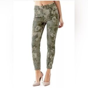 Vintage 90s Y2K Guess Jeans 1981 High-Rise 3 Zip Crop in Floral Camo Size 31